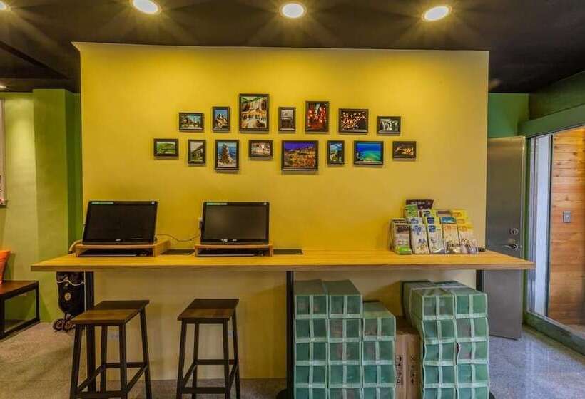 هاستل Golden House