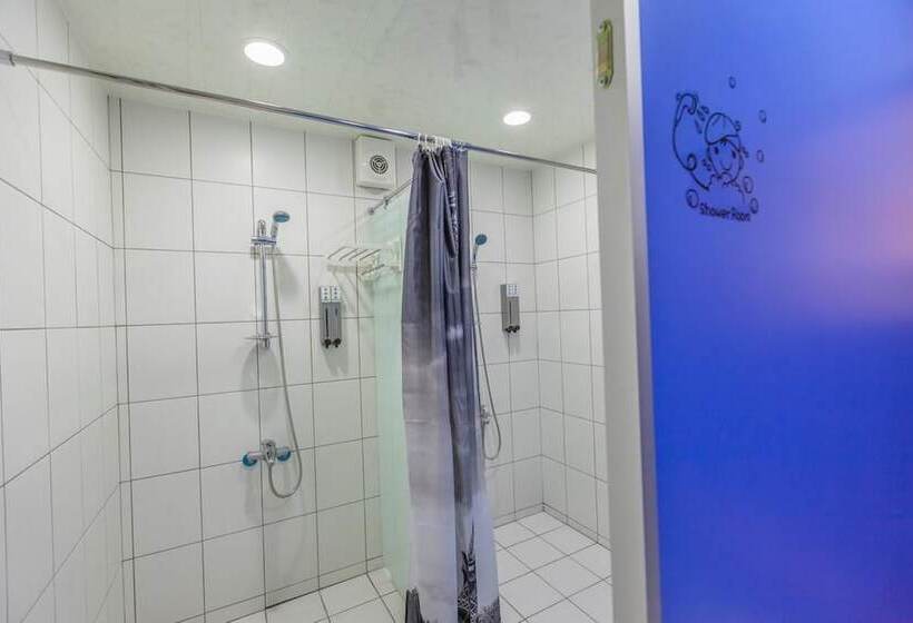 هاستل Golden House