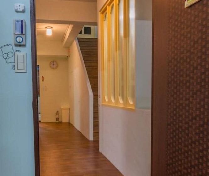 هاستل Golden House