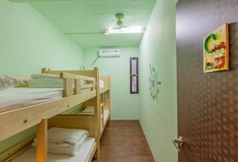 هاستل Golden House