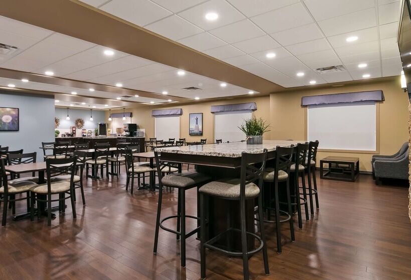 Hotelli Best Western Plus Lacombe Inn & Suites