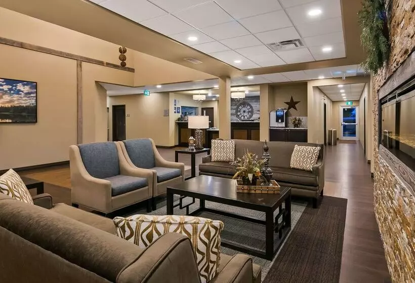 هتل Best Western Plus Lacombe Inn & Suites