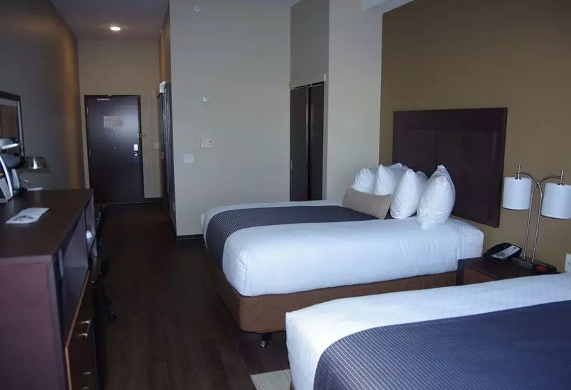 هتل Best Western Plus Lacombe Inn & Suites