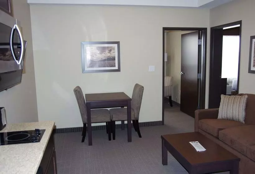 هتل Best Western Plus Lacombe Inn & Suites