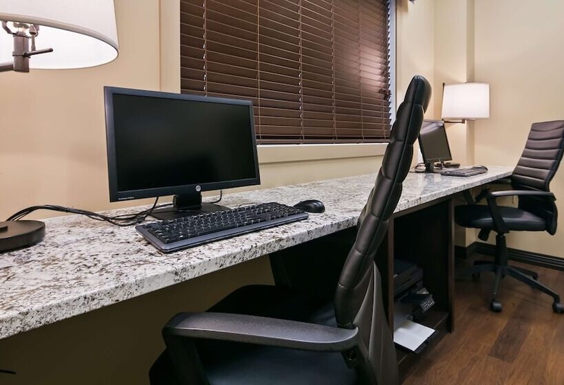 Hotelli Best Western Plus Lacombe Inn & Suites