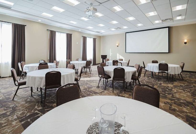 Hotelli Best Western Plus Lacombe Inn & Suites