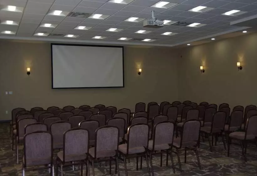 هتل Best Western Plus Lacombe Inn & Suites