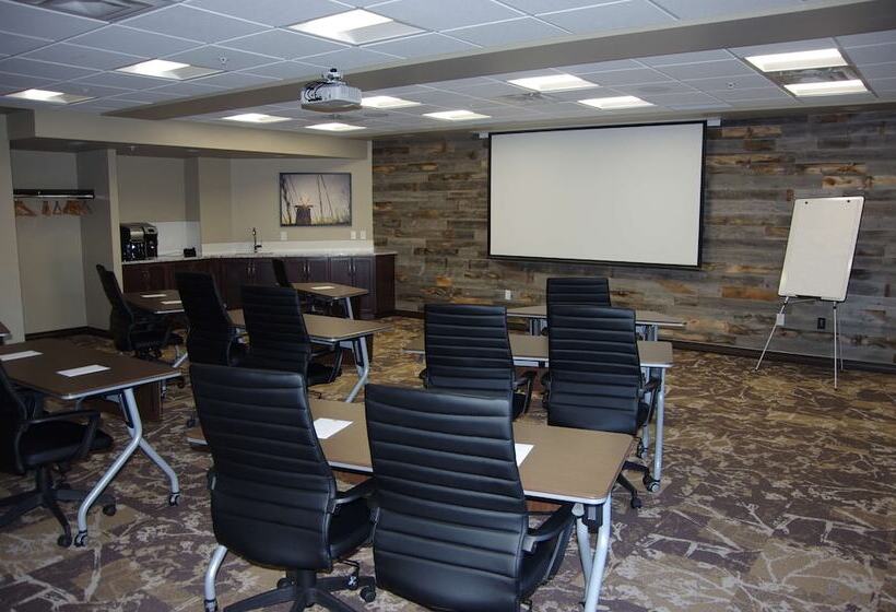 Hotelli Best Western Plus Lacombe Inn & Suites