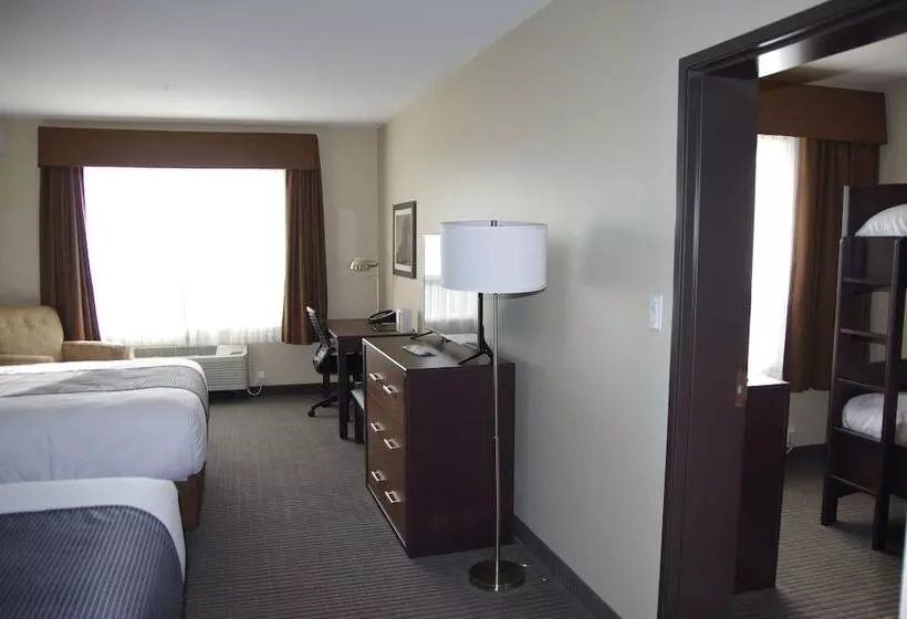 هتل Best Western Plus Lacombe Inn & Suites