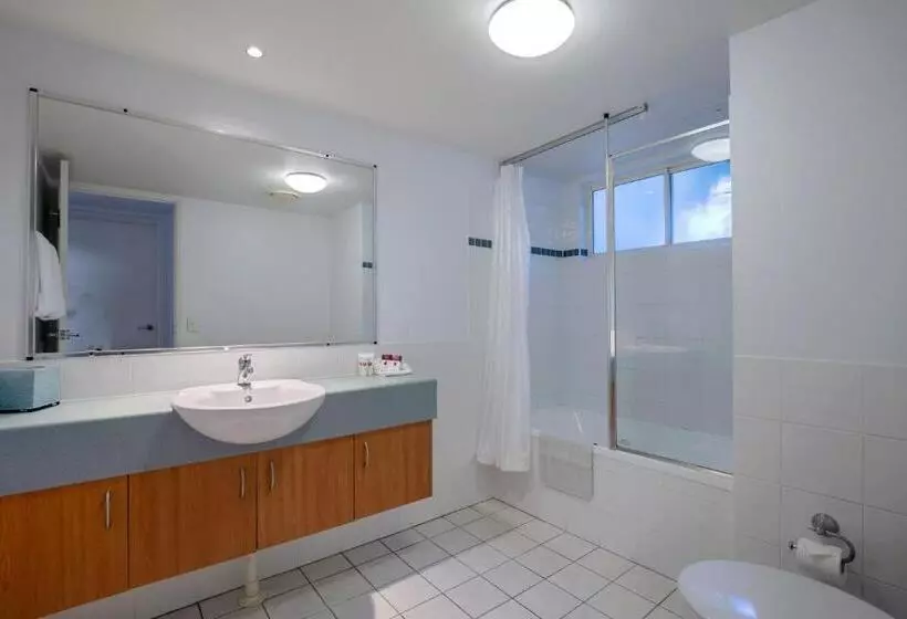 هتل Club Wyndham Kirra Beach