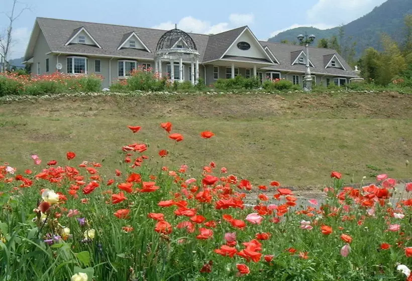 هتل Condominium Square Hills