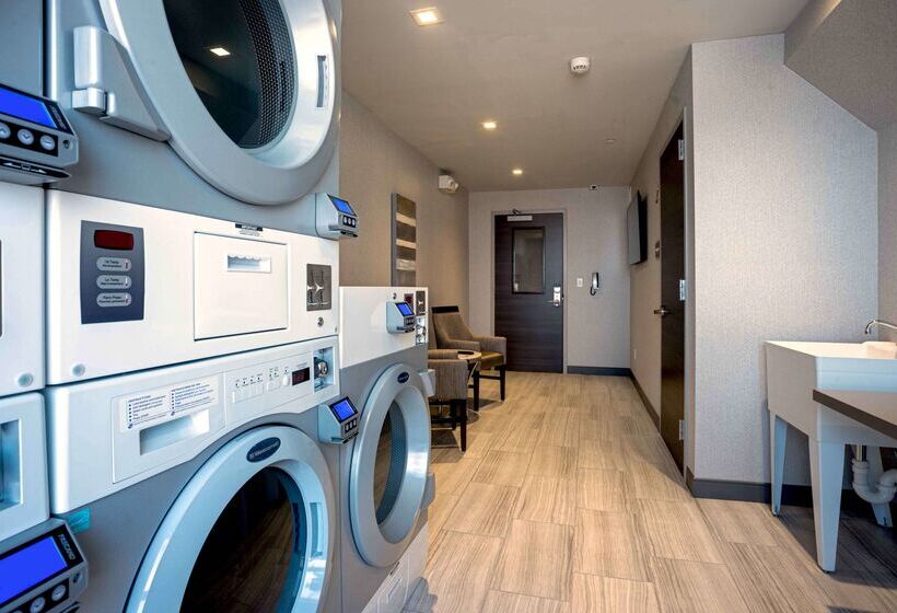 Отель Homewood Suites By Hilton Boston Logan Airport Chelsea