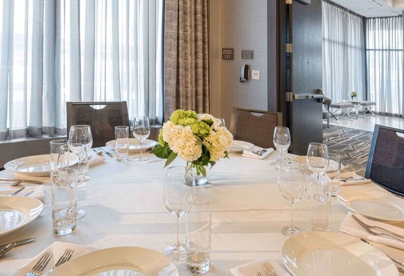 Отель Homewood Suites By Hilton Boston Logan Airport Chelsea