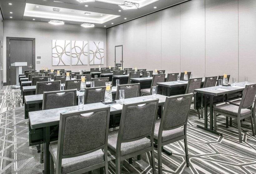 Отель Homewood Suites By Hilton Boston Logan Airport Chelsea