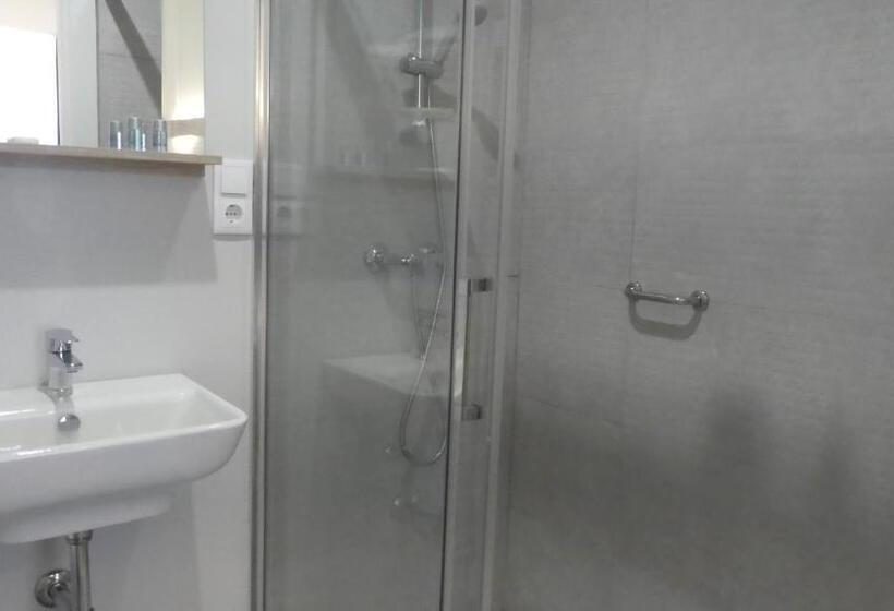 هتل Plaza Pombo B&b Hostal