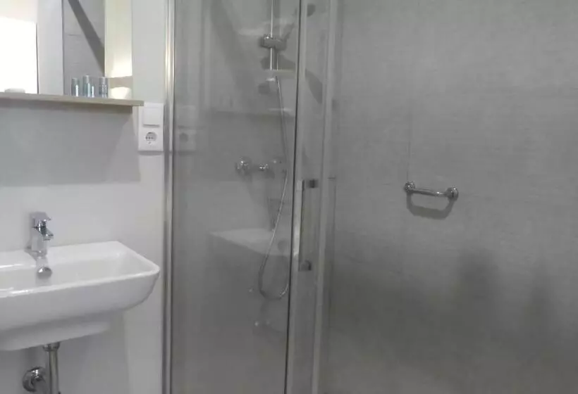 هتل Plaza Pombo B&b Hostal