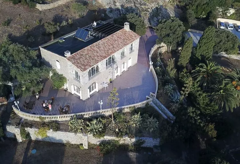 هتل The Manor