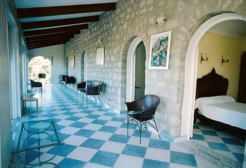 هتل The Manor