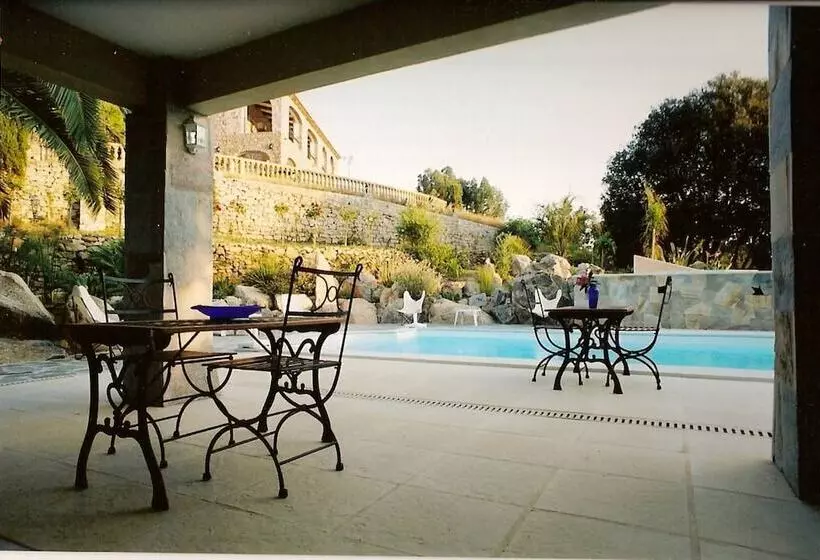 هتل The Manor