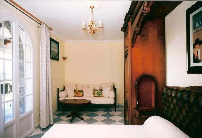 هتل The Manor