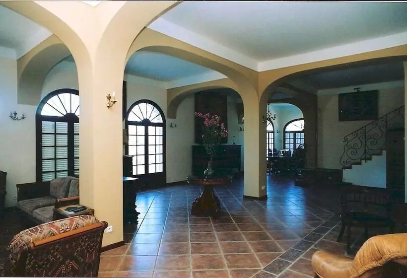 هتل The Manor