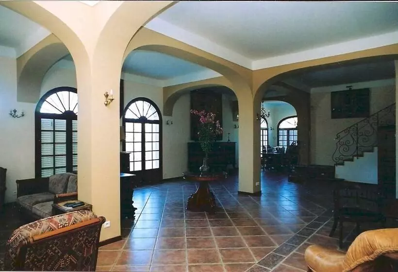 هتل The Manor