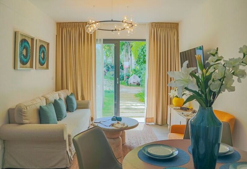 هتل TRACADERO Beach Club & Holidays Rentals