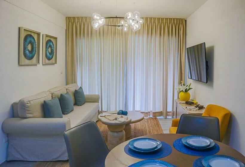 هتل TRACADERO Beach Club & Holidays Rentals