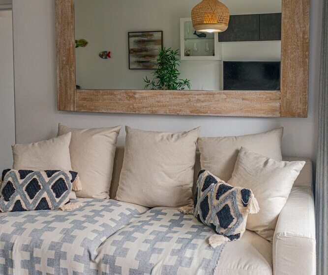 هتل TRACADERO Beach Club & Holidays Rentals