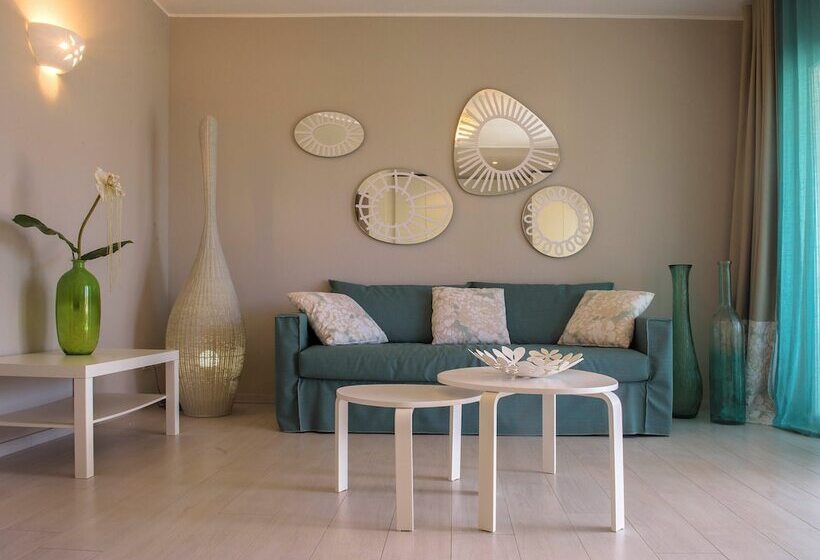 هتل TRACADERO Beach Club & Holidays Rentals