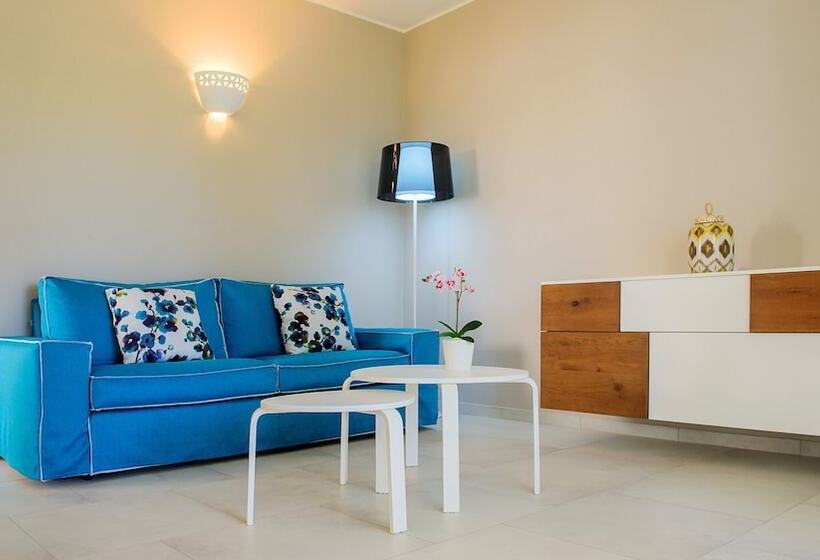 هتل TRACADERO Beach Club & Holidays Rentals