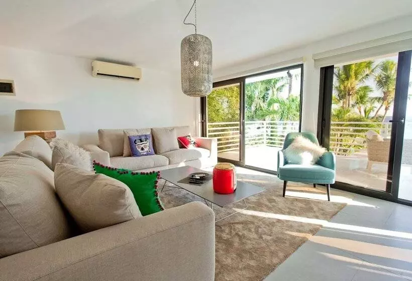 هتل TRACADERO Beach Club & Holidays Rentals