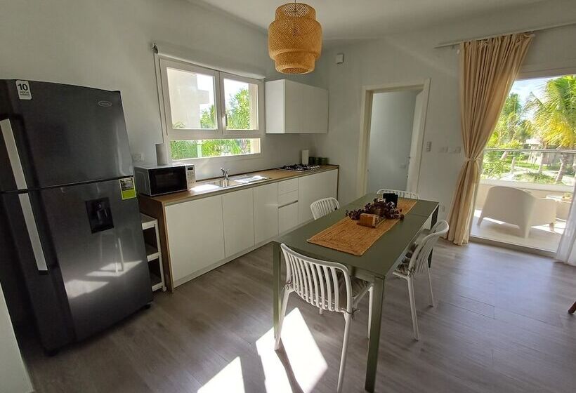 هتل TRACADERO Beach Club & Holidays Rentals