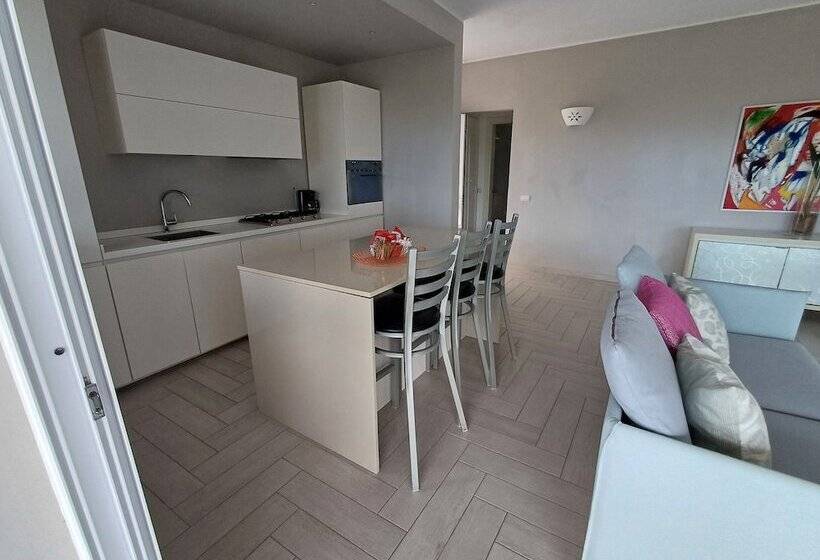 هتل TRACADERO Beach Club & Holidays Rentals