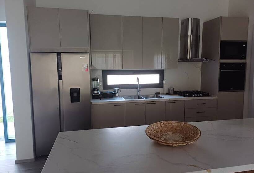 هتل TRACADERO Beach Club & Holidays Rentals