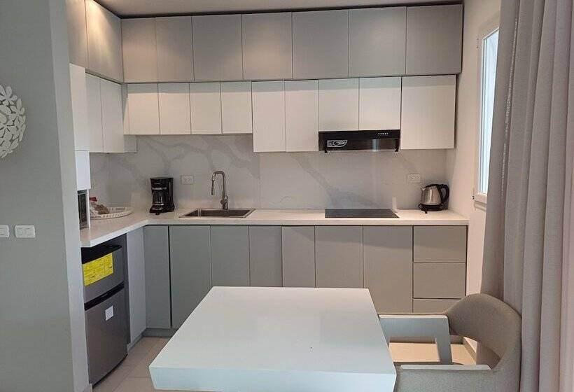 هتل TRACADERO Beach Club & Holidays Rentals