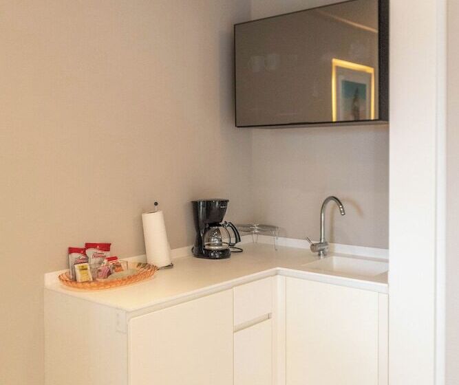 هتل TRACADERO Beach Club & Holidays Rentals