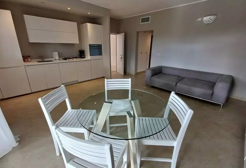 هتل TRACADERO Beach Club & Holidays Rentals