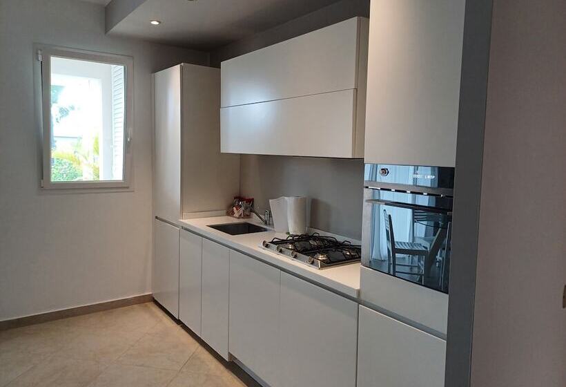 هتل TRACADERO Beach Club & Holidays Rentals