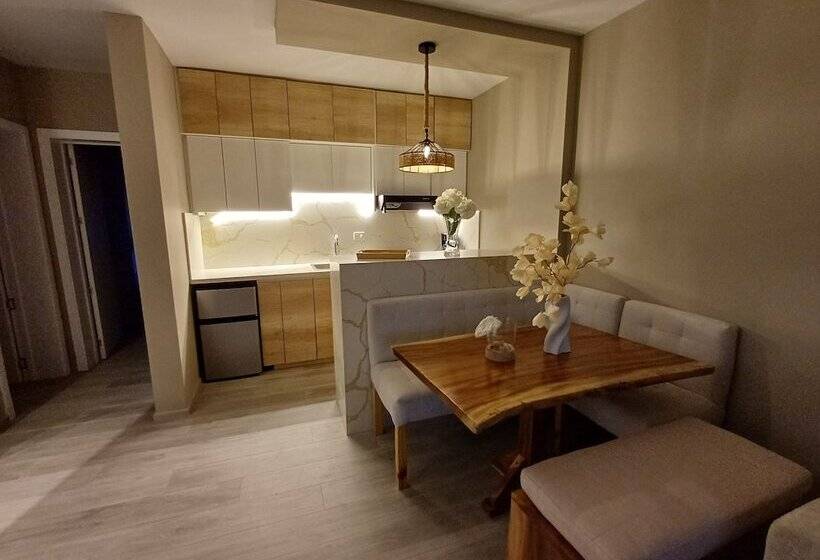 هتل TRACADERO Beach Club & Holidays Rentals