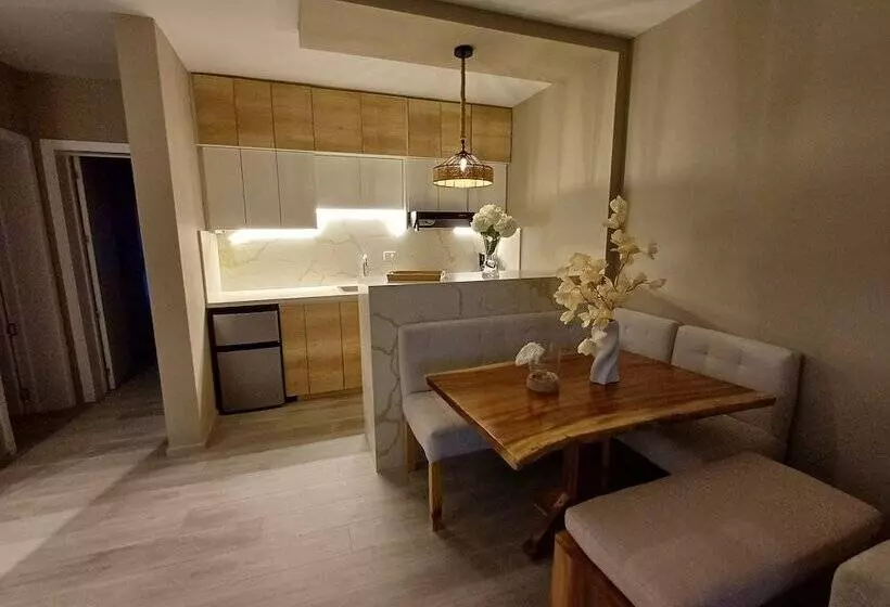 هتل TRACADERO Beach Club & Holidays Rentals