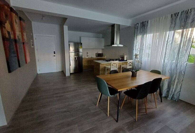 هتل TRACADERO Beach Club & Holidays Rentals