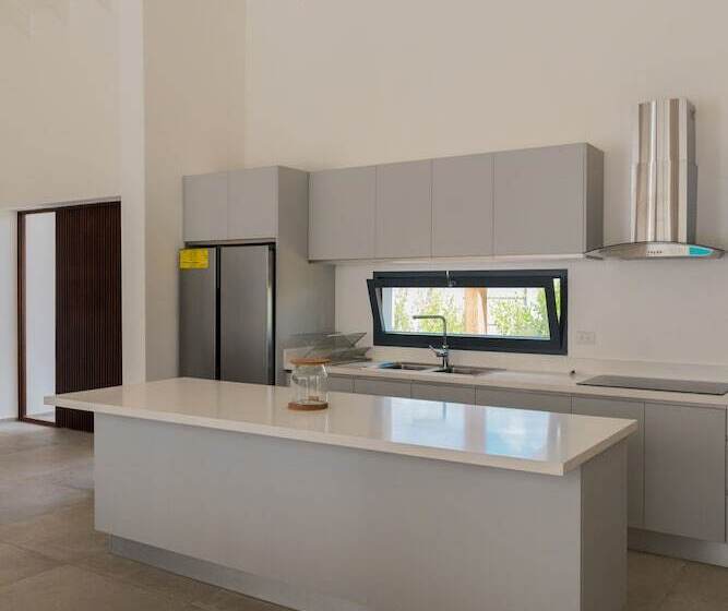 هتل TRACADERO Beach Club & Holidays Rentals