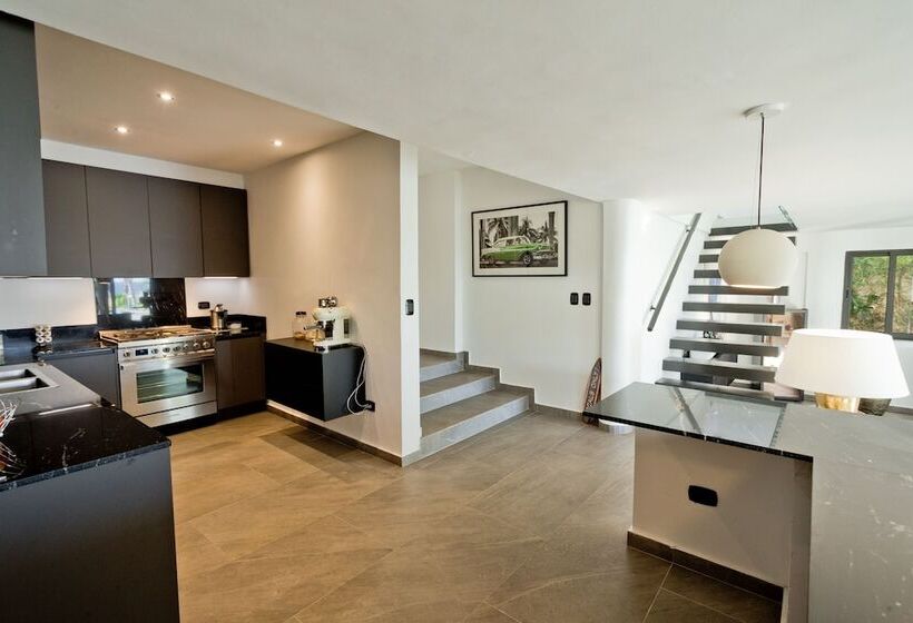 هتل TRACADERO Beach Club & Holidays Rentals