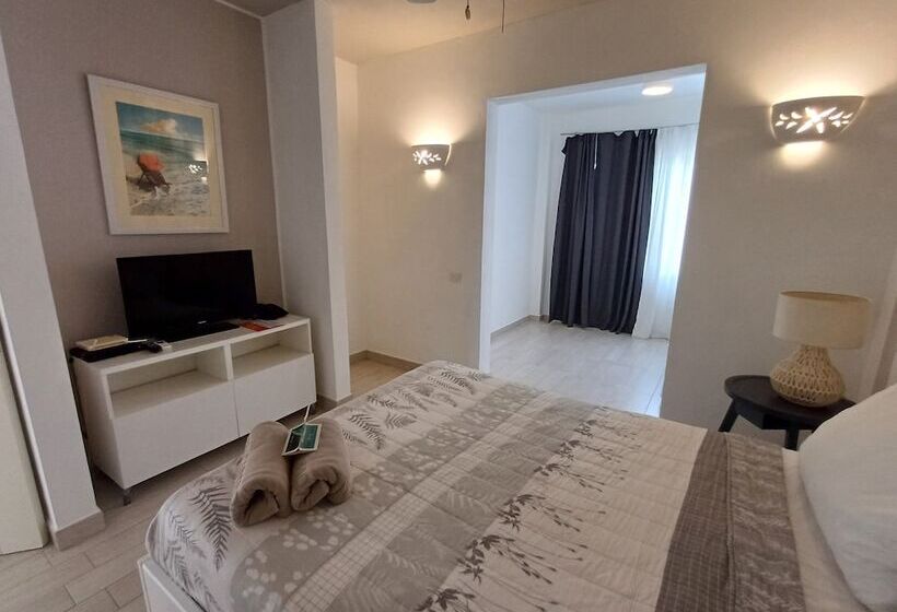 هتل TRACADERO Beach Club & Holidays Rentals