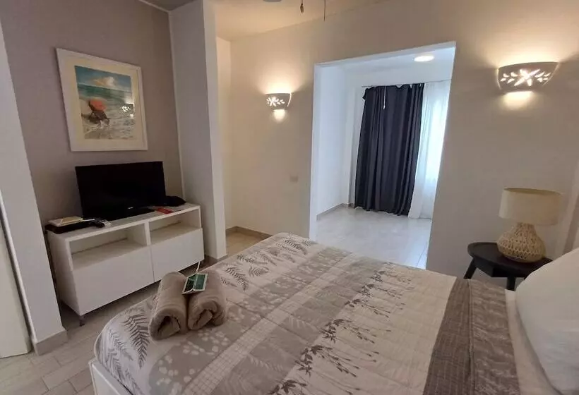 هتل TRACADERO Beach Club & Holidays Rentals