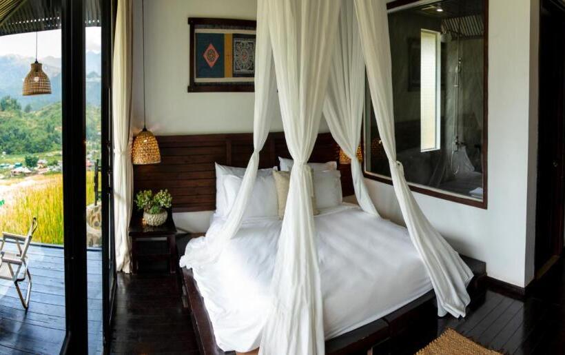 استراحتگاه Black Ship Sapa