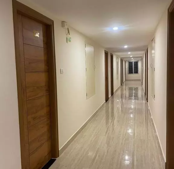 ホテル Radhma Residency