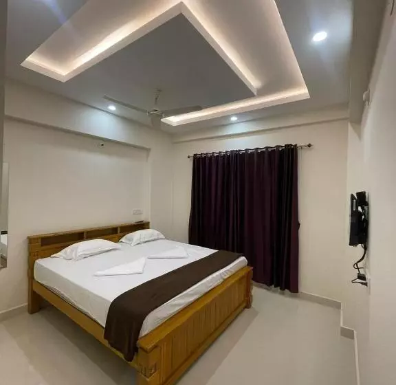 ホテル Radhma Residency