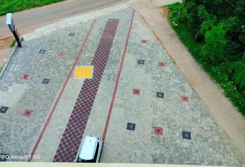 בית מלון כפרי Radhma Residency